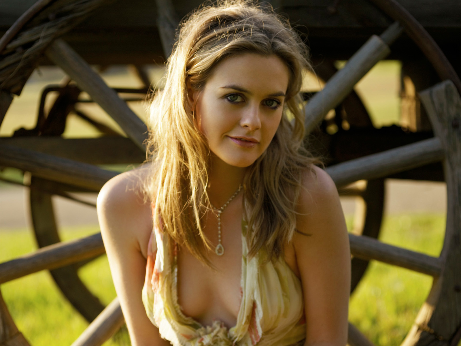 Alicia Silverstone Sexy Wallpaper High Definition High Quality