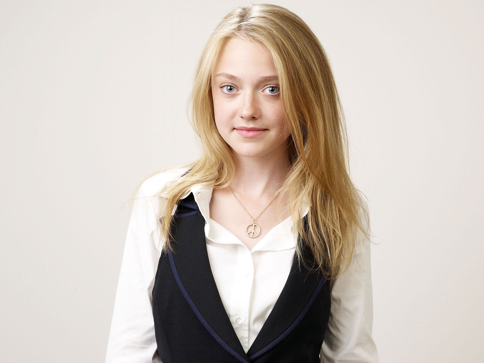 Dakota Fanning High Definition Wallpaper High Definition High