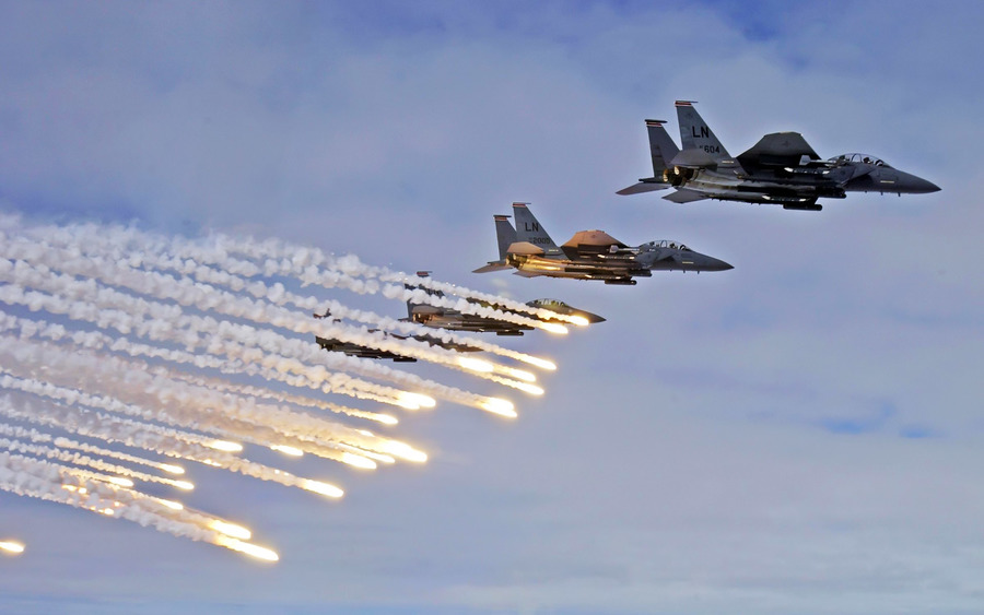 F 15e Strike Eagles Launch Chaffs Flares