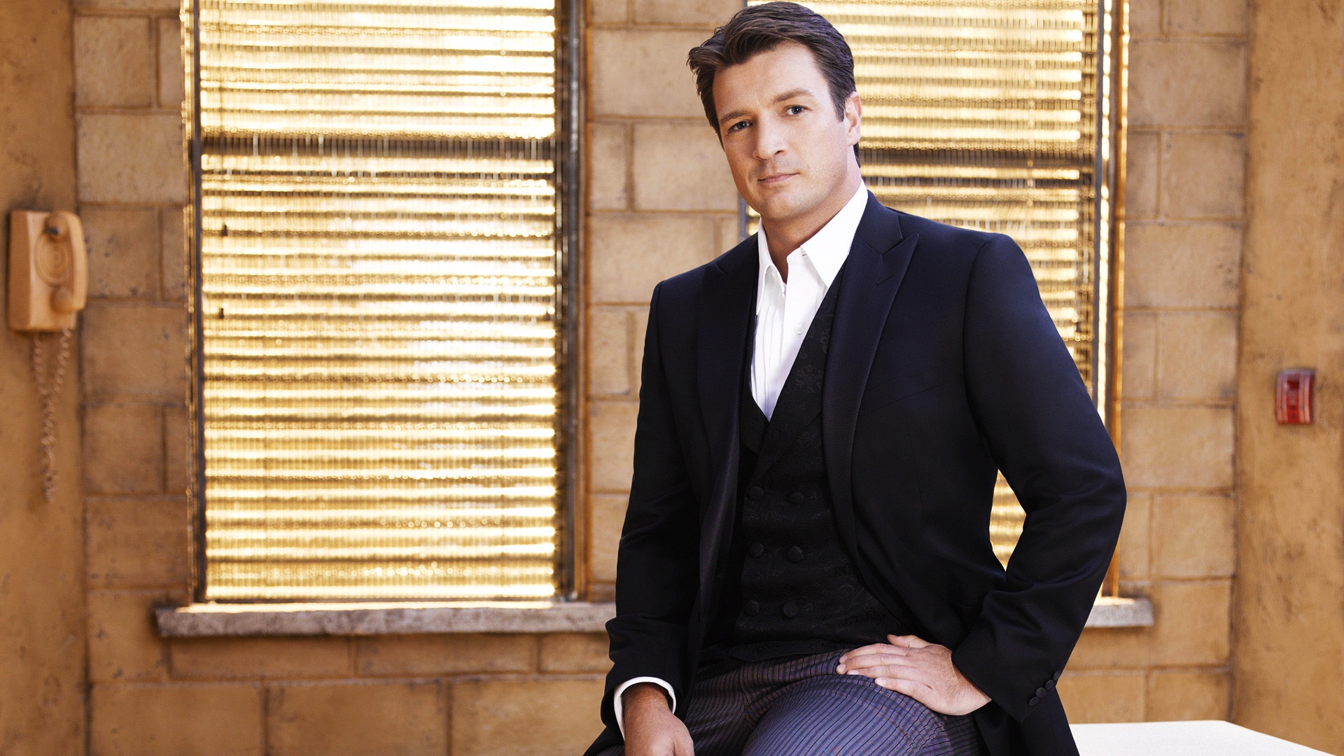 Next photo of Nathan Fillion