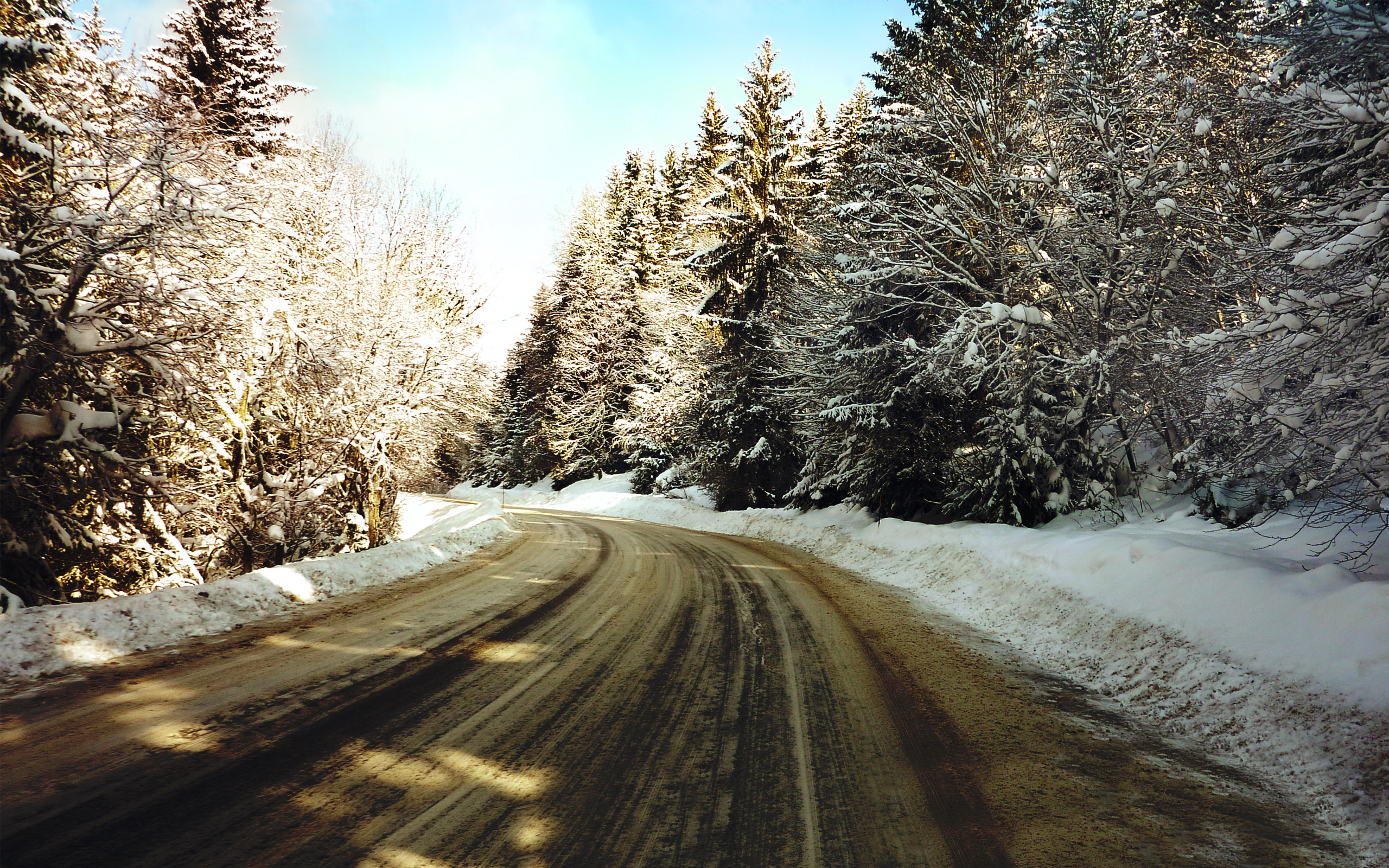 Тема зимней дороги. Зимние дороги. Зимняя Лесная дорога. Заснеженная дорога. Зимняя дорога в лесу.